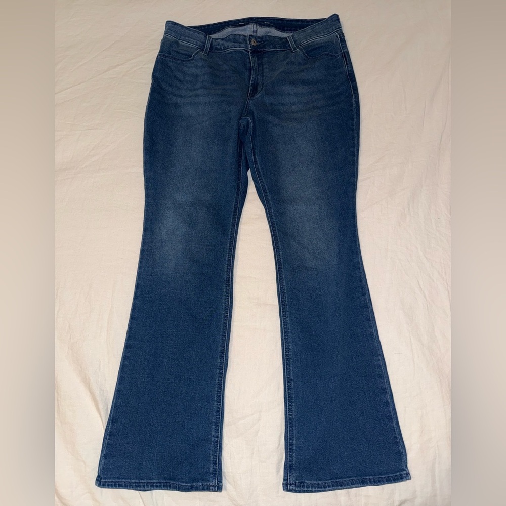 Old Navy Mid Rise Wow Bootcut Jean Size 14